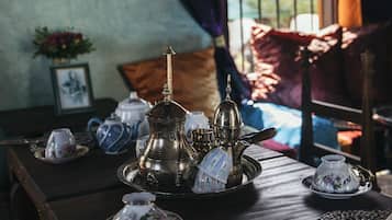 Se sirven desayunos, comidas, cenas y cocina de Medio Oriente