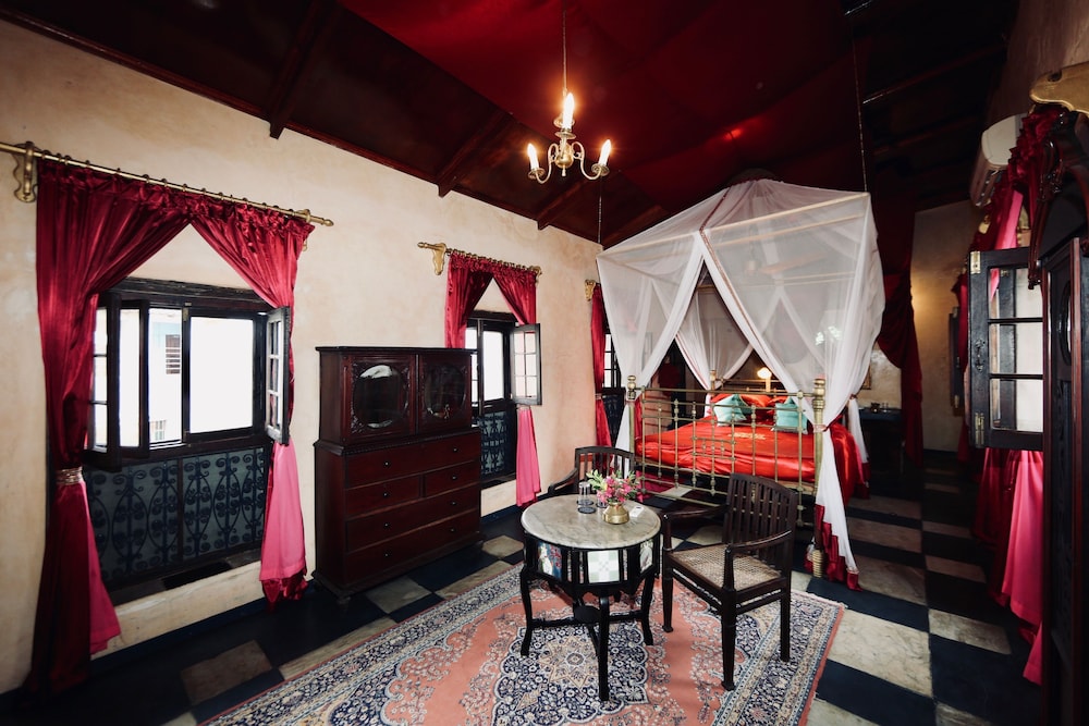 Emerson on Hurumzi by null