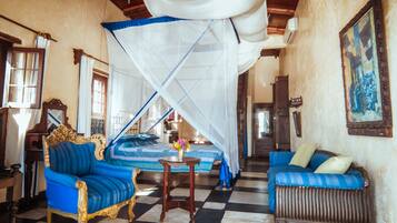 Classic Double Room (Tour) | 1 bedroom, in-room safe, individually decorated, individually furnished