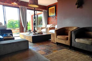 Apartamento Signature, 3 habitaciones, vistas al jardín | Servicio de comidas en la habitación