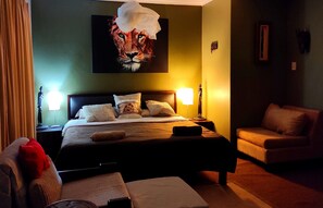 Signature Apartment, 3 Bedrooms, Garden View | Down comforters, individually decorated, individually furnished - Beachfront Villa Africa Queen Jeffreys (Jeffreys Bay)