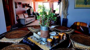 Signature Apartment, 3 Bedrooms, Garden View | Living area