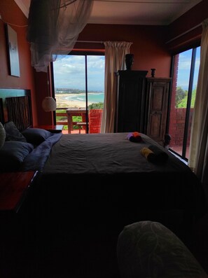 Penthouse Panoramic - 2 sovrum - utsikt mot stranden | Duntäcken, individuell inredning, unika möbler och strykjärn/strykbräda