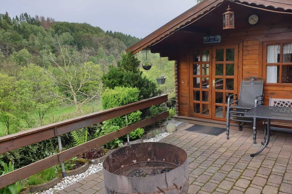 Gartenhütte mit Terasse