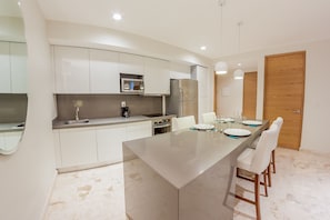 Appartement, 1 chambre, non-fumeur | Cuisine privée | Réfrigérateur grande capacité avec congélateur, four à micro-ondes