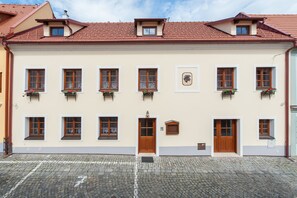 Façana frontal de l'allotjament