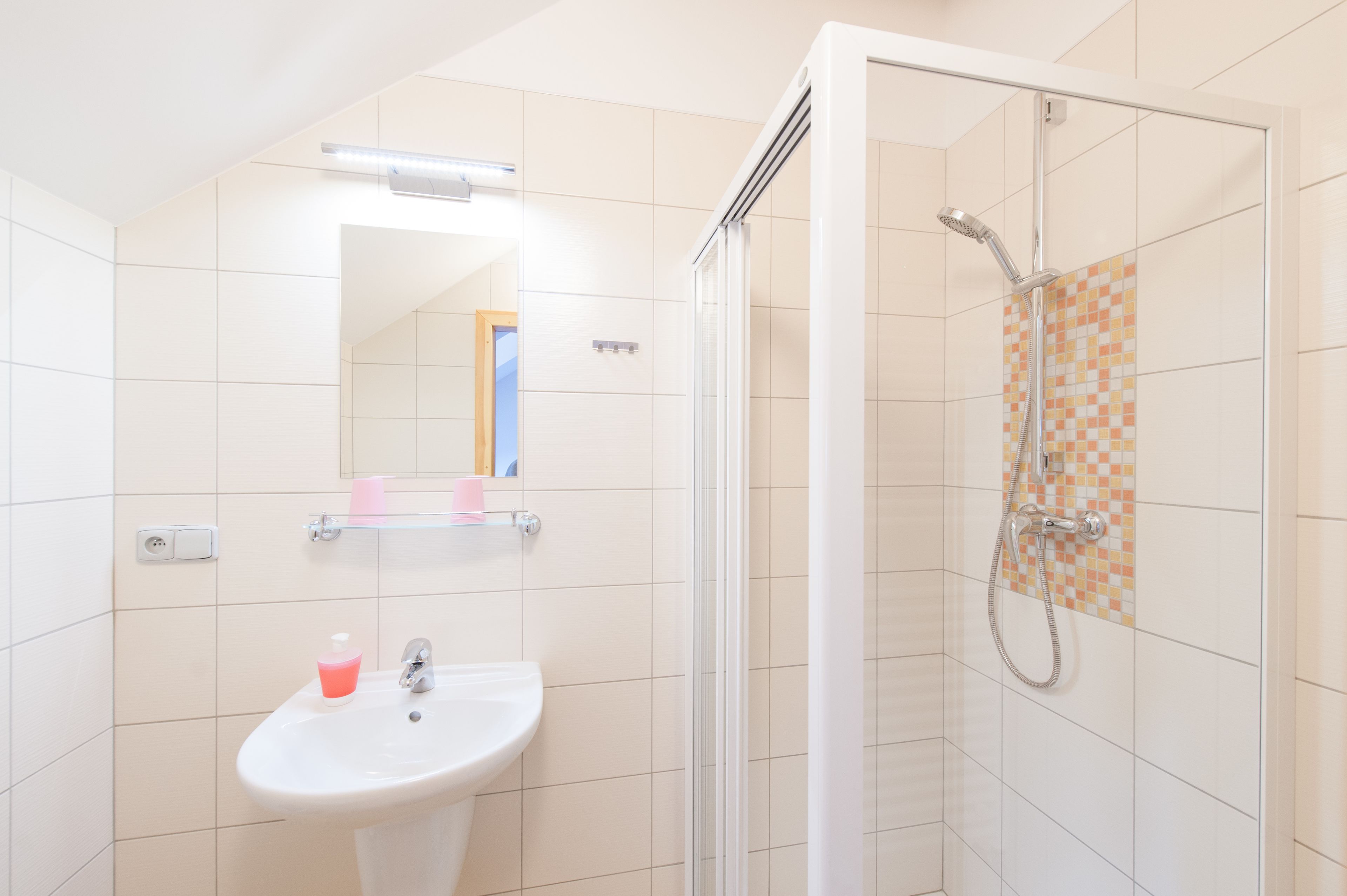 Economy Double or Twin Room, City View (7) | Bathroom | Shower, free toiletries, towels, soap
