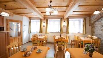 Free daily continental breakfast