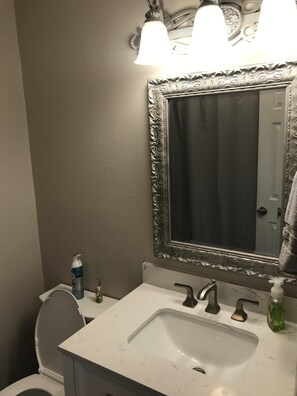 Combined shower/bathtub, hair dryer, towels, soap - Postcard Livin' Cool Classy Centrally Located Condo Perfect For Beach Chillin'  (Orange Beach)