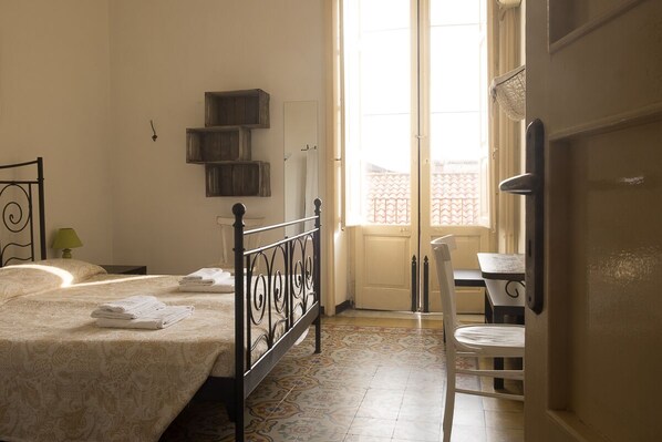 Free WiFi, bed sheets