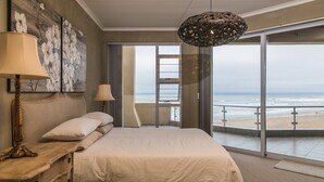 Family House - Blue Pearl - situated right on the beach (Swakopmund)