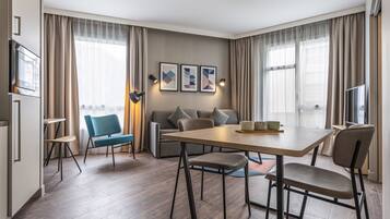 Apartment, 1 Bedroom | In-room dining