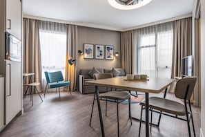 Apartment, 1 Bedroom | In-room dining