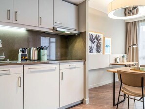 Apartamento, 1 quarto | Cozinha privada | Geladeira, micro-ondas, lava-louças, cafeteira/chaleira