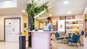 Kios check-in/check-out