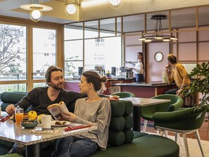 Päivittäinen buffetaamiainen (16 EUR per henkilö)