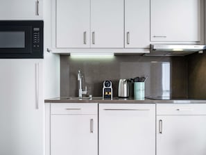 Appartement, 1 chambre | 1 chambre, coffres-forts dans les chambres, bureau, rideaux occultants