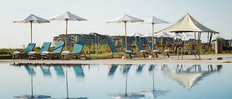 Seasonal outdoor pool, pool umbrellas, sun loungers