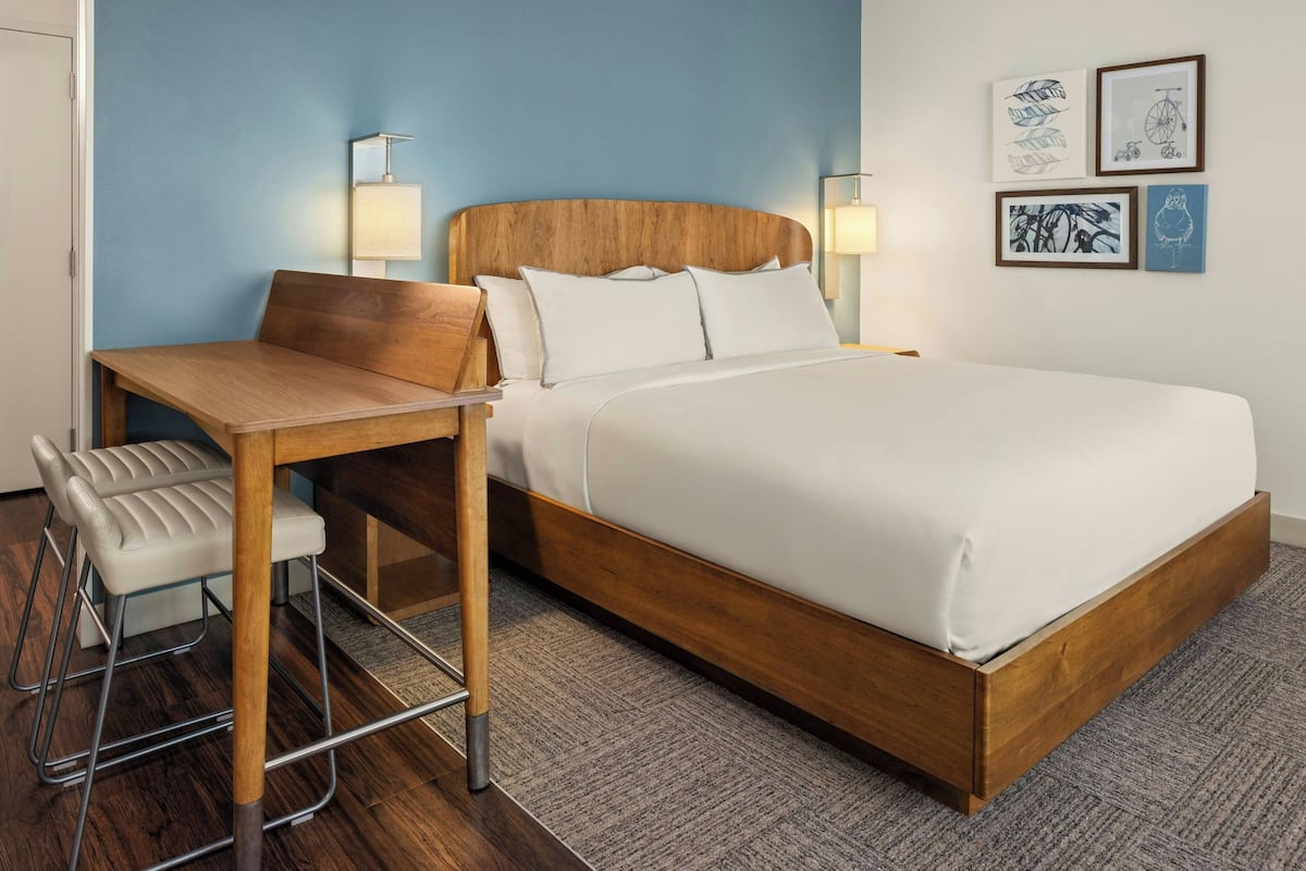 Studio, 1 King Bed with Sofa bed | Premium bedding, in-room safe, desk, laptop workspace
