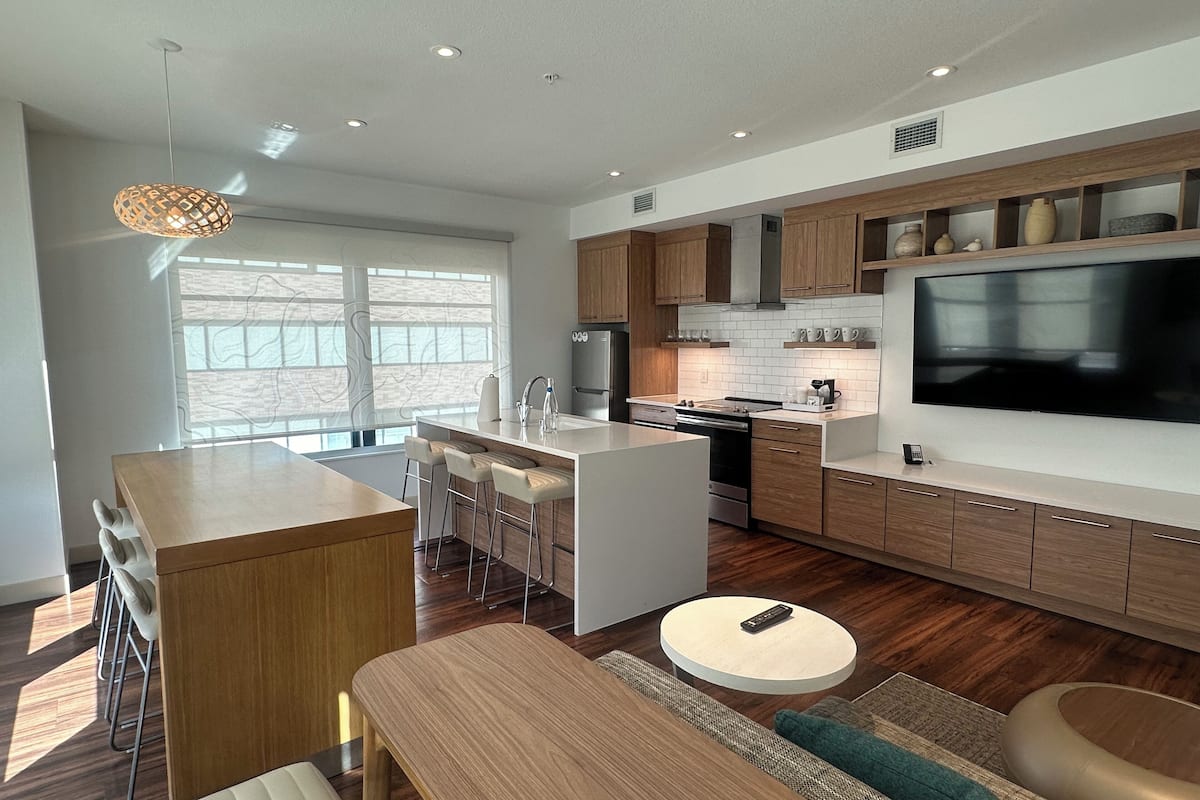 studio, 3 bedrooms, non smoking, corner | premium bedding, in-room safe, desk, laptop workspace