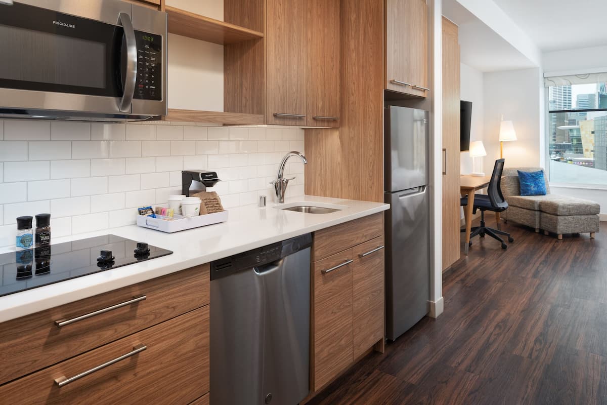 premium bedding, in-room safe, desk, laptop workspace