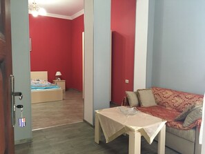 スーペリア ダブルルーム | デスク、アイロン / アイロン台、可動式ベッド、WiFi (無料)