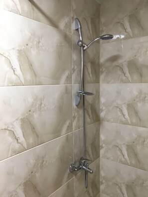 Comfort Double Room, Garden View | Bathroom shower - Batumi Summer Hotel (Batumi)