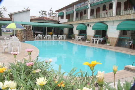 Indoor pool, outdoor pool
