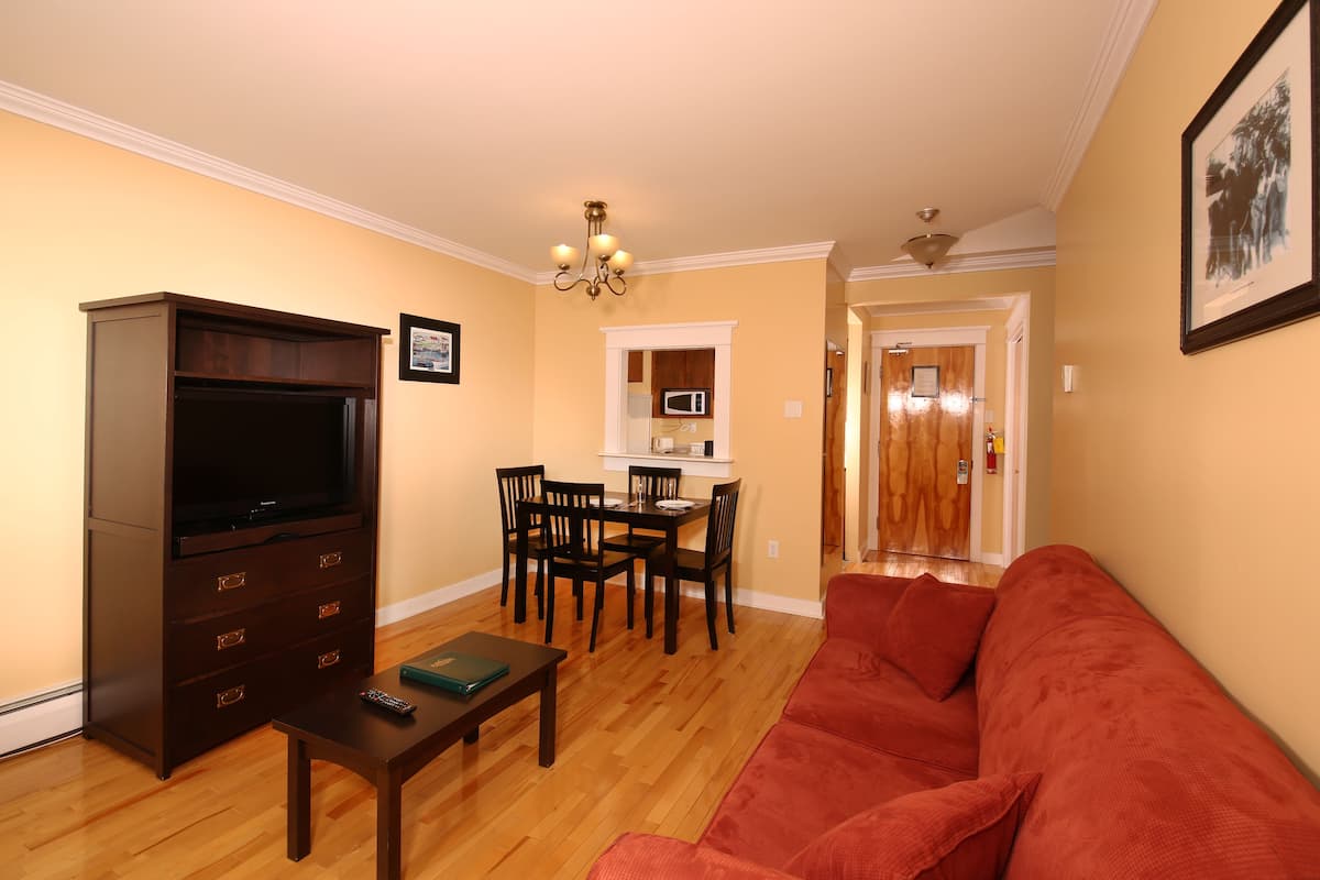 family suite, 1 queen bed with sofa bed, partial ocean view | living area | tv