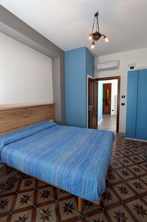 1 bedroom, free WiFi, bed sheets - b & b in the historic center, with a panoramic terrace, 400 meters from the sea (Pizzo)