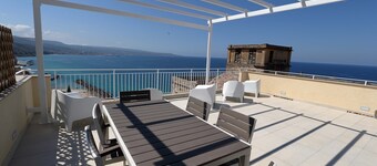 b & b in the historic center, with a panoramic terrace, 400 meters from the sea