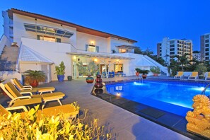 Pool - 8 Bedroom Villa - Private Pool & Gym (Pattaya)