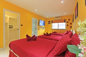 8 bedrooms, Internet - 8 Bedroom Villa - Private Pool & Gym (Pattaya)
