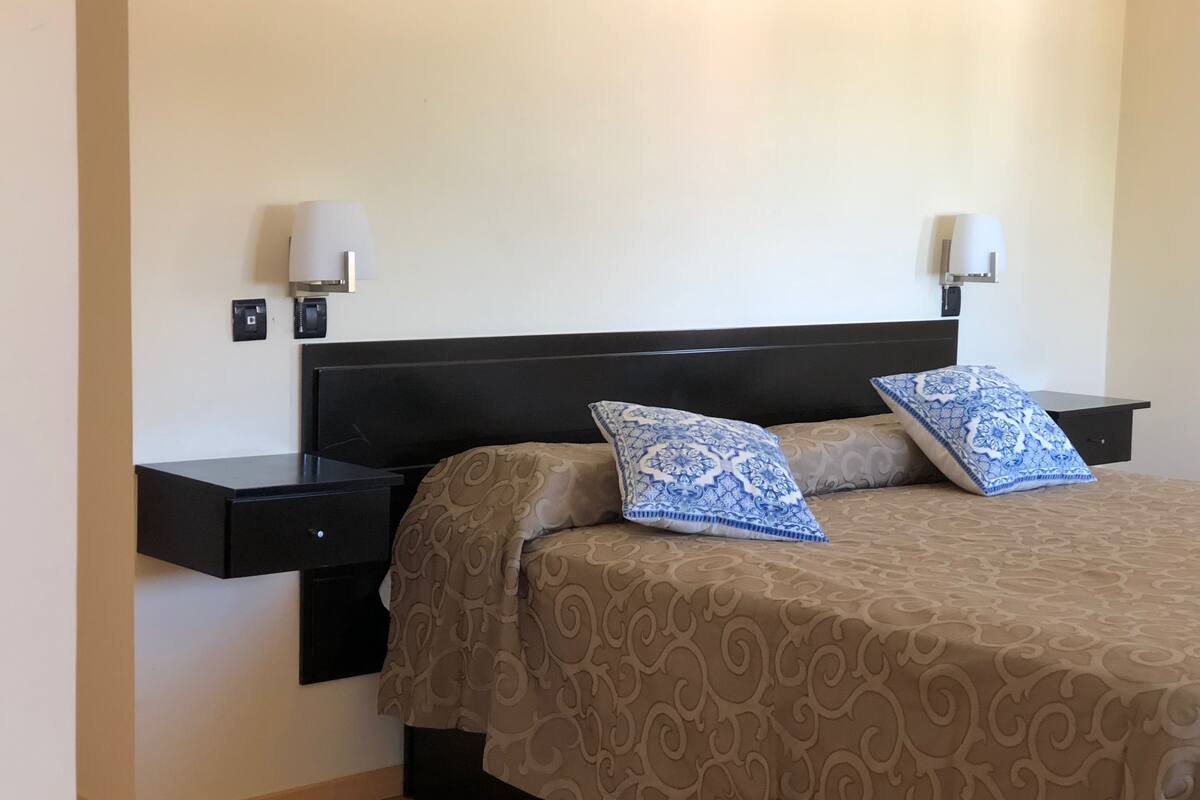 Standard Twin Room, City View | Bed sheets, wheelchair access