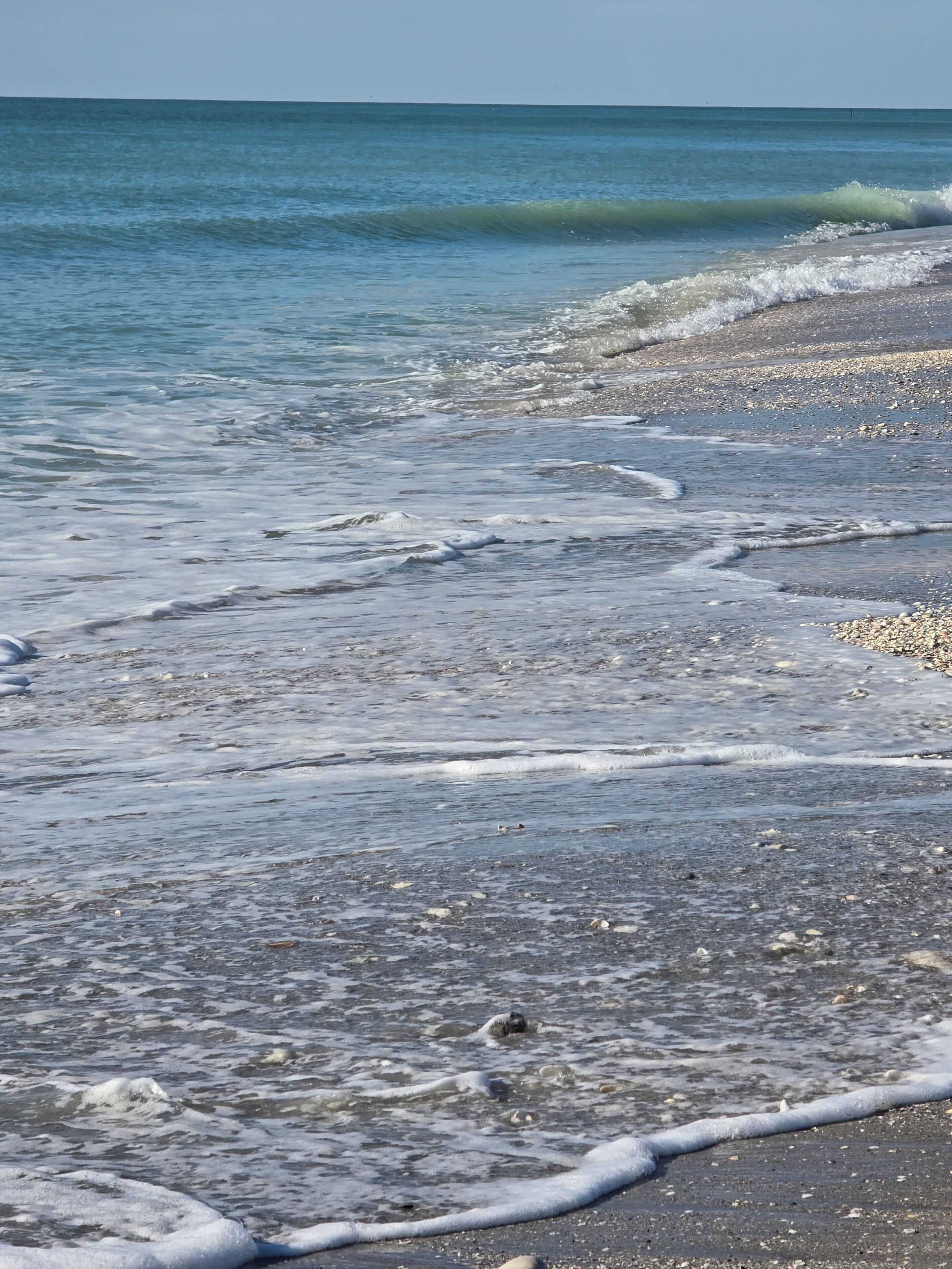 Beach nearby, sun loungers, beach towels
