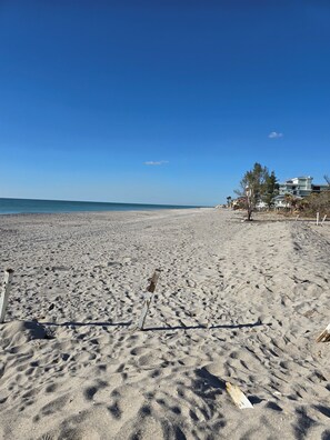 Beach nearby, sun-loungers, beach towels