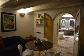 Deluxe House, 1 Queen Bed | Living area - Gatto Bianco Case d'Allora (Alberobello)