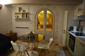 Maison Deluxe, 1 grand lit | Coin séjour | Télévision à écran plat de 40 pouces avec chaînes numériques, télévision