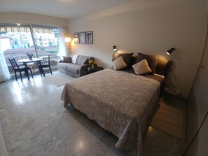 1 chambre, bureau, chambres insonorisées, fer et planche à repasser