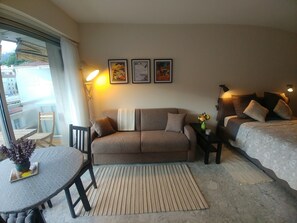 TV - Comfortable studio in the heart of the city (Menton)