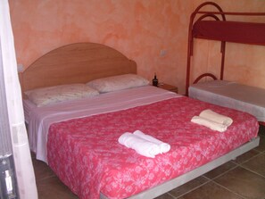 Desk, free cots/infant beds, bed sheets