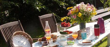 朝食 (オーダー形式)、毎日提供 (1 名様 16 EUR)