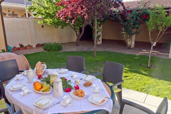 Courtyard - Casa del Portalón (Ituero y Lama)