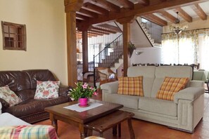 Family House, 5 Bedrooms, Garden View | Living area | Flat-screen TV - Casa del Portalón (Ituero y Lama)