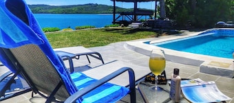 Oceanfront / henkeÀsalpaavat nÀkymÀt, roikkuu sÀnky, oma uima-allas ja neitsyt