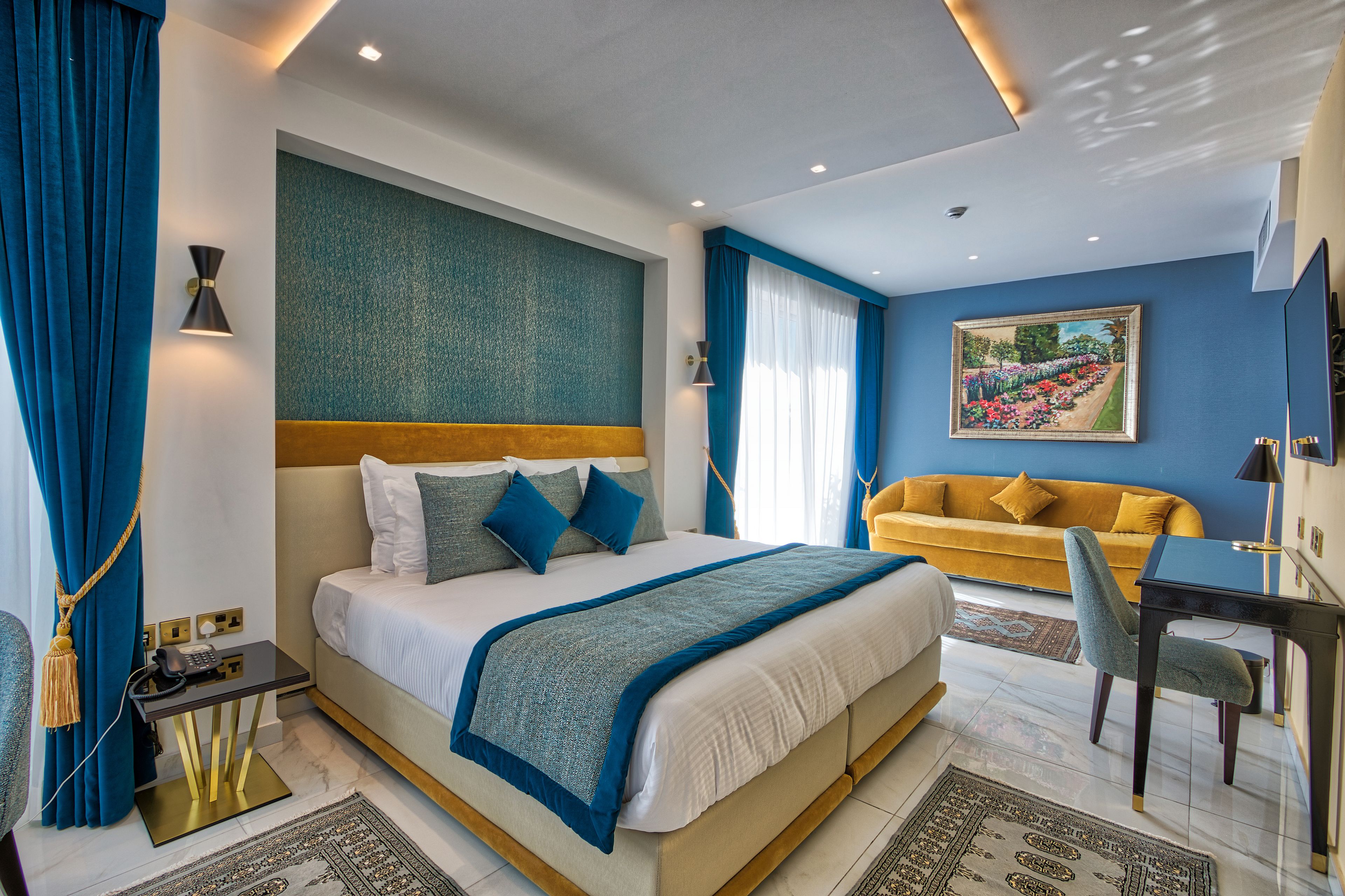 suite, jetted tub | 1 bedroom, minibar, desk, iron/ironing board