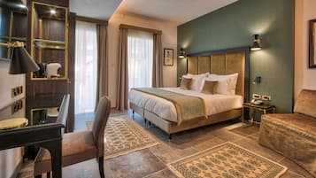 1 bedroom, minibar, desk, iron/ironing board