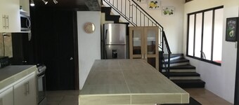Nouvelle maison spacieuse près de l'aéroport