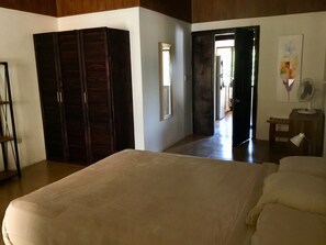 3 bedrooms, iron/ironing board, Internet, bed sheets