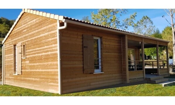 Front of property - Camping Le Verdoyant - Chalets (Thenon)